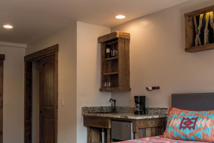 Clear Creek Inn
