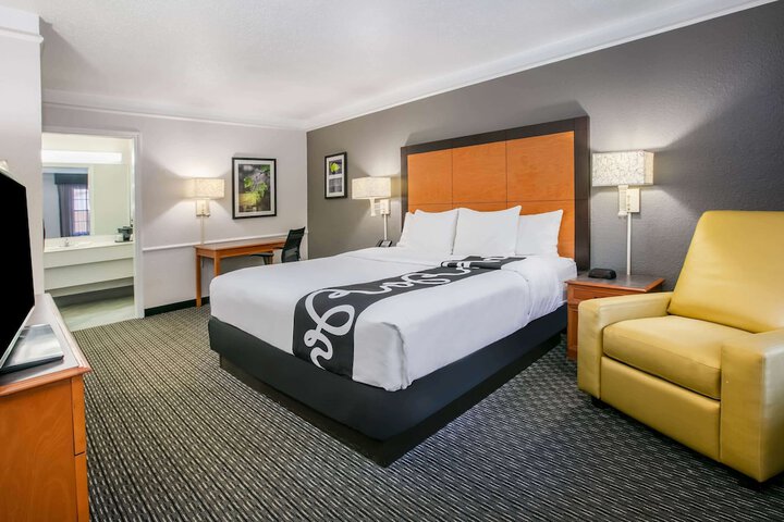 Room 71 of 102