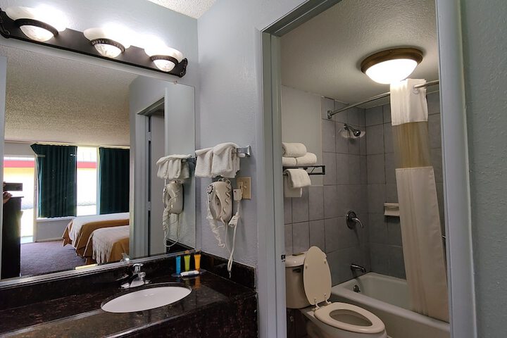 Countryside Inn & Suites