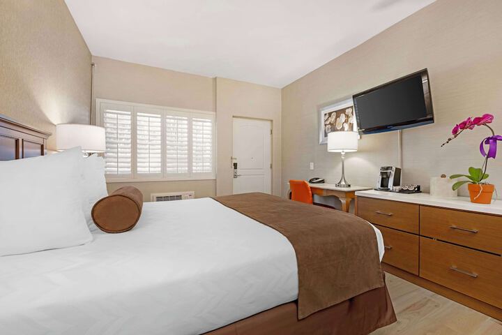 Room 8 of 27