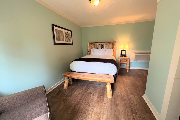 Room 25 of 77