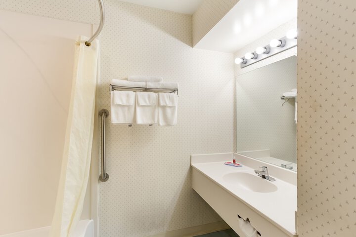 Room 6 of 12