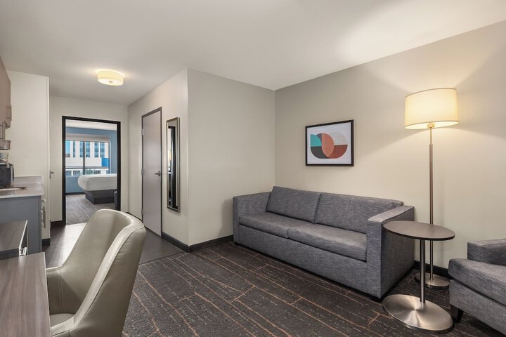 Holiday Inn & Suites Detroit - Troy by IHG