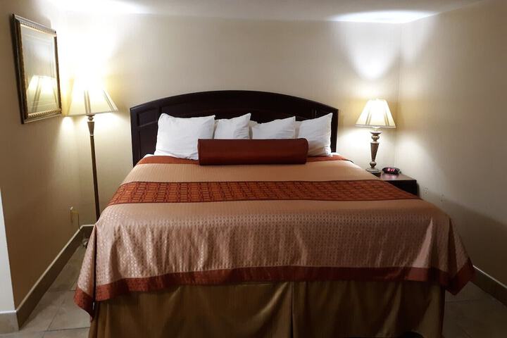Room 6 of 24