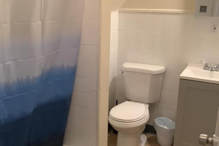 Cozy Apt near BU Lourdes, UHS