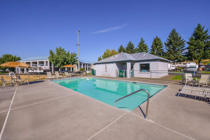Pool 9 of 33
