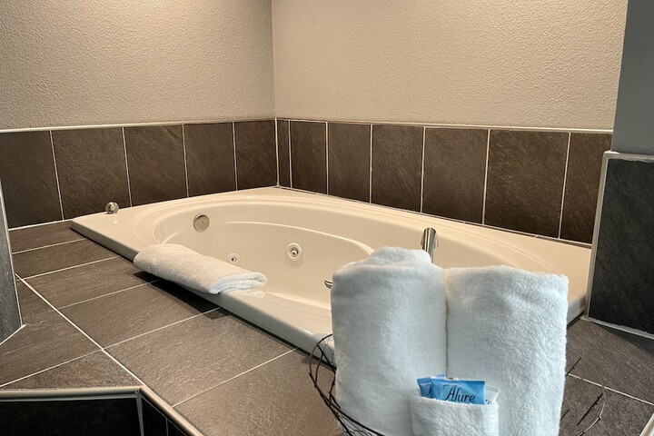 Hot Tub 58 of 62