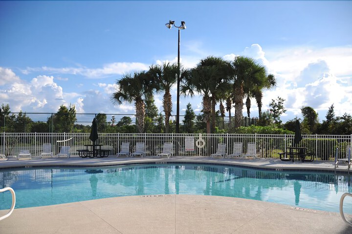 Sundeck 19 of 21