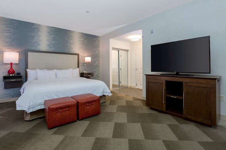 Room 13 of 37