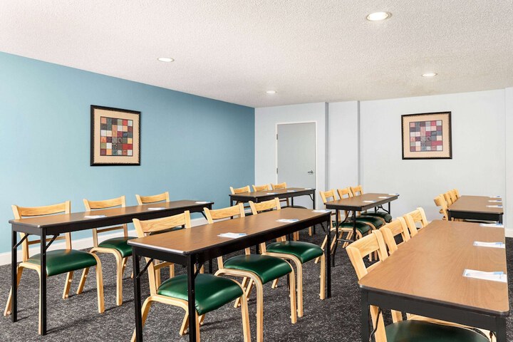 Days Inn by Wyndham Shallotte