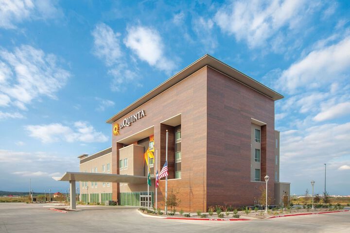 Hotel 2 of 32