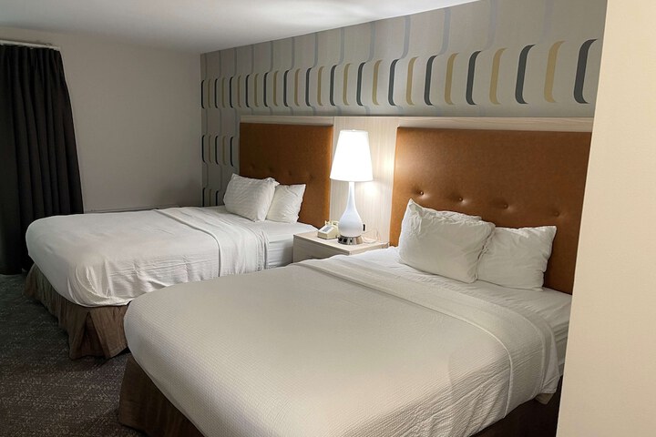 Room 32 of 39