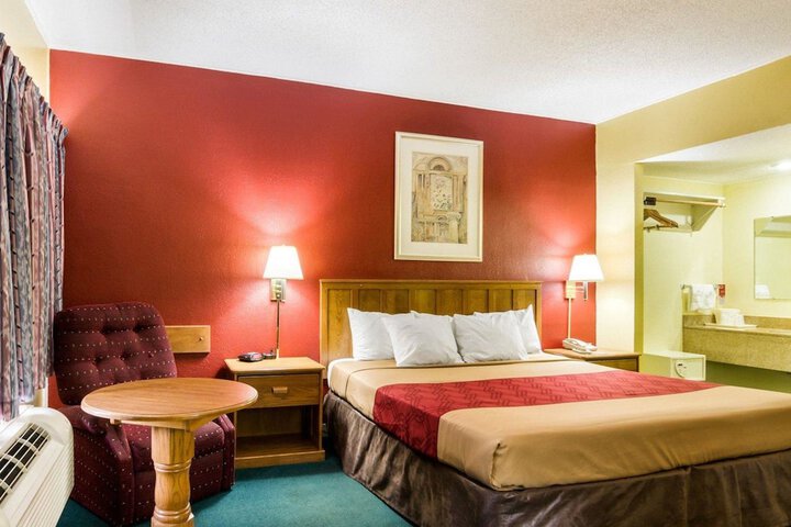 Room 28 of 37