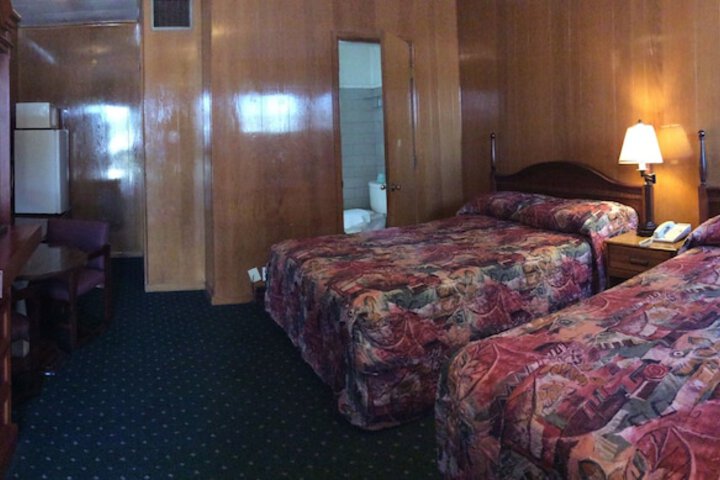 Room 10 of 16