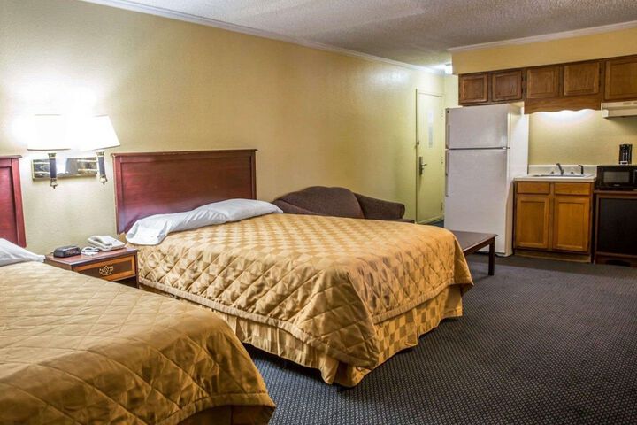 Rodeway Inn & Suites Plymouth Hwy 64