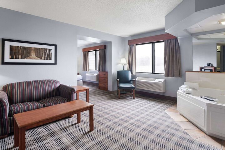 Room 25 of 39
