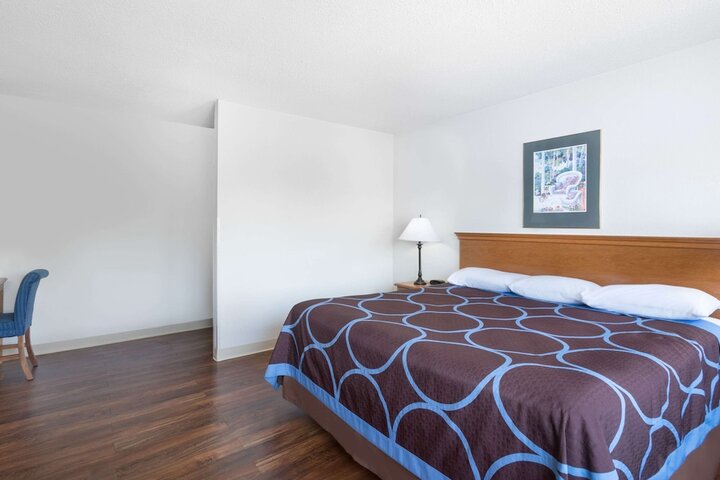 Room 12 of 21