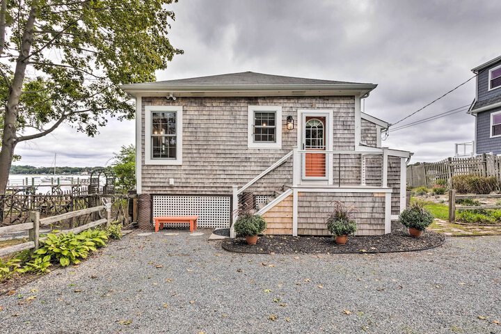 Charming Bristol Cottage w / Private Beach!