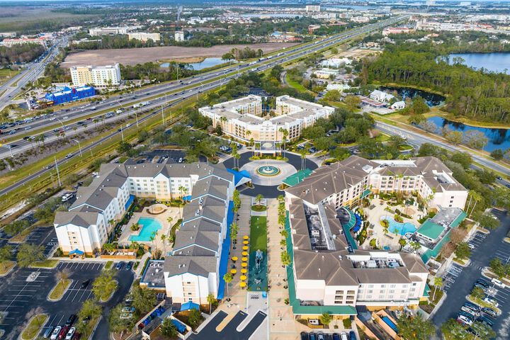 Courtyard Orlando Lake Buena Vista in the Marriott Village