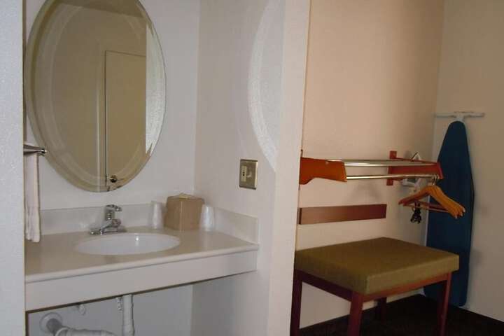 Room 30 of 66