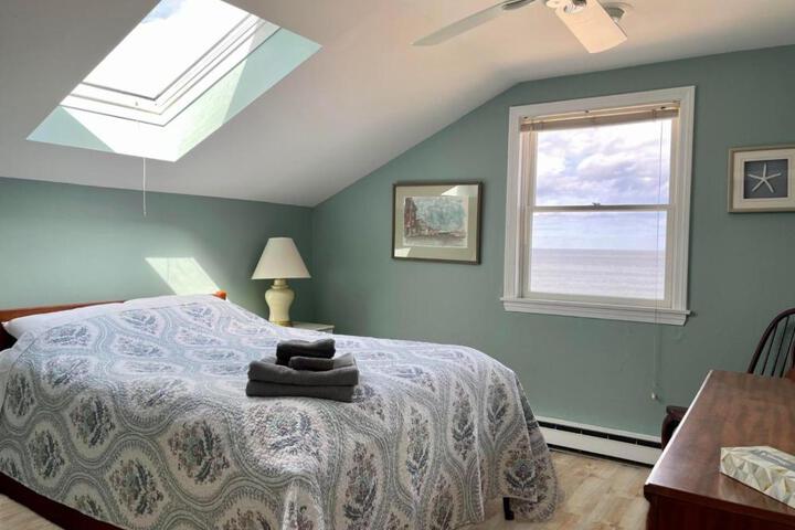 Oceanfront Penthouse with Family & Friends