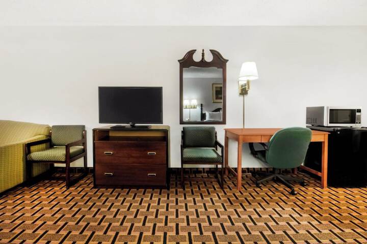 Room 10 of 17