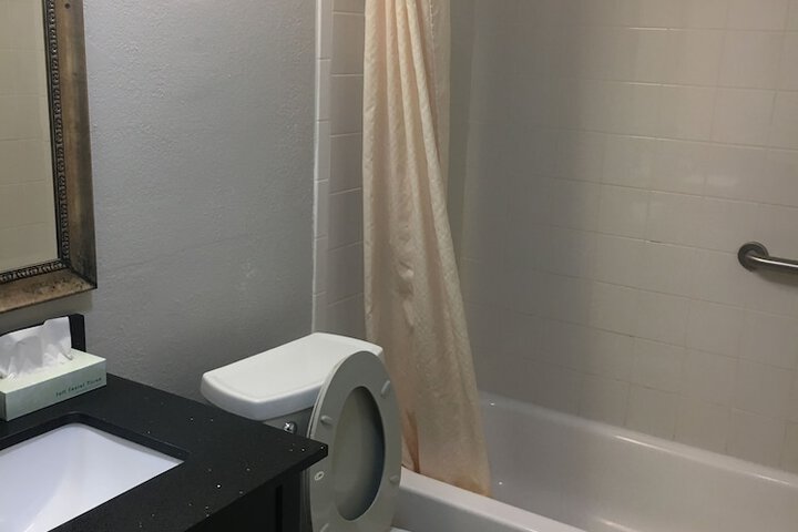 Room 11 of 32