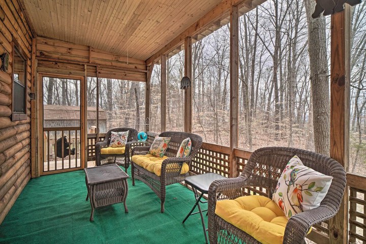 Douglas Lake Cabin w / Mountain-view Deck & Grill