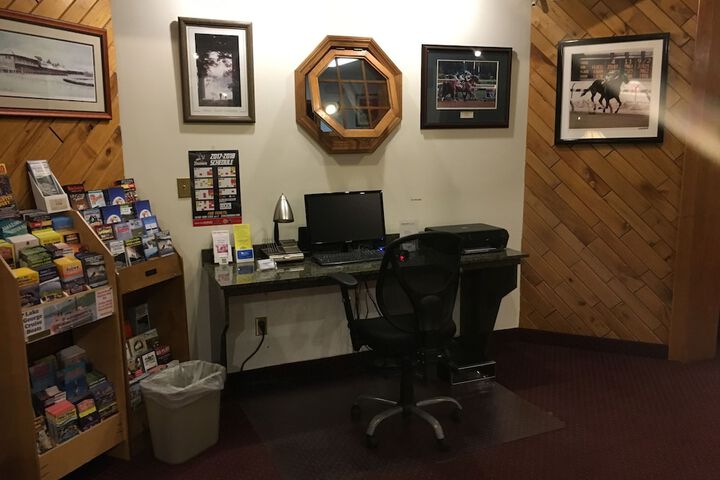 Business Center 52 of 62