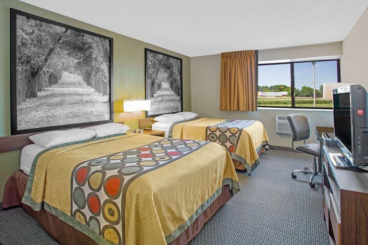 Room 8 of 16