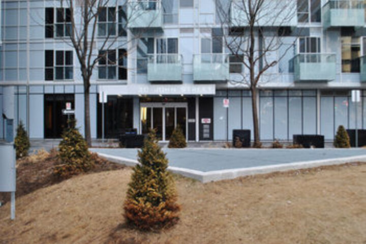 Livingsuites Toronto Front & John