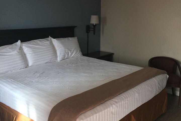Room 10 of 14