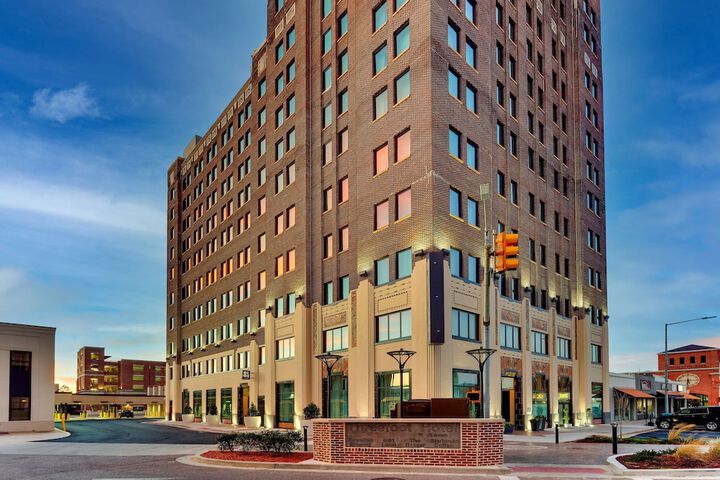 Threefoot Hotel Meridian, a Tribute Portfolio Hotel