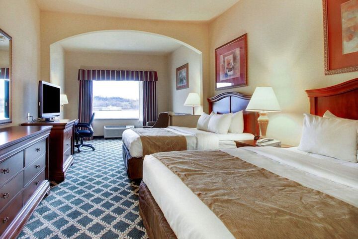 Room 9 of 33