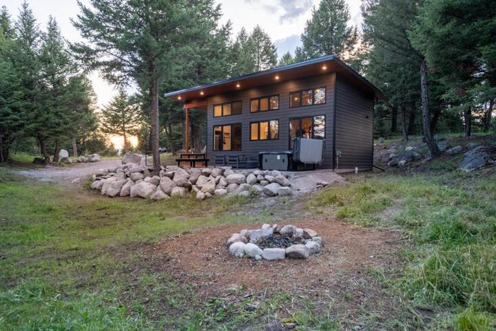 Granite Moose Hideaway Cabin