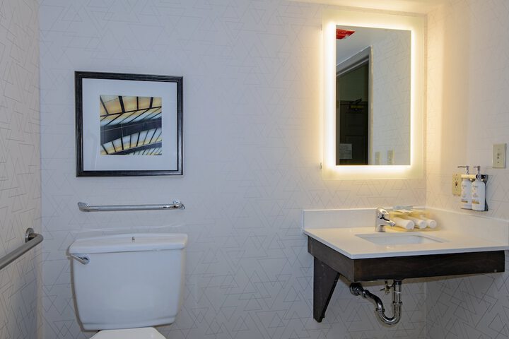Room 32 of 53