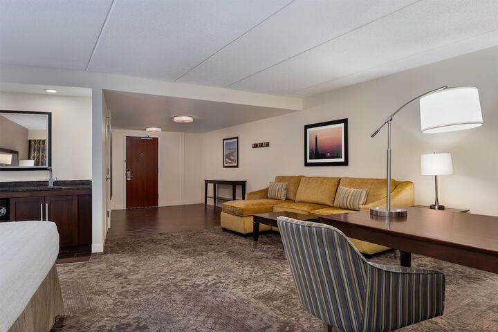 Hampton Inn & Suites Rockville Centre