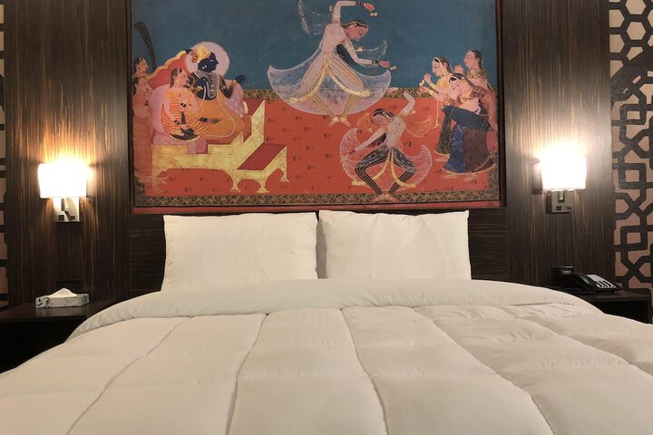 Room 4 of 16