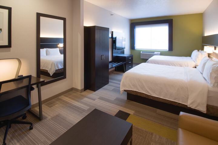 Holiday Inn Express & Suites Worthington by IHG