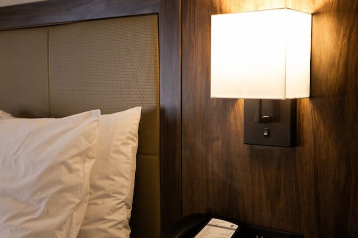 Room 52 of 99