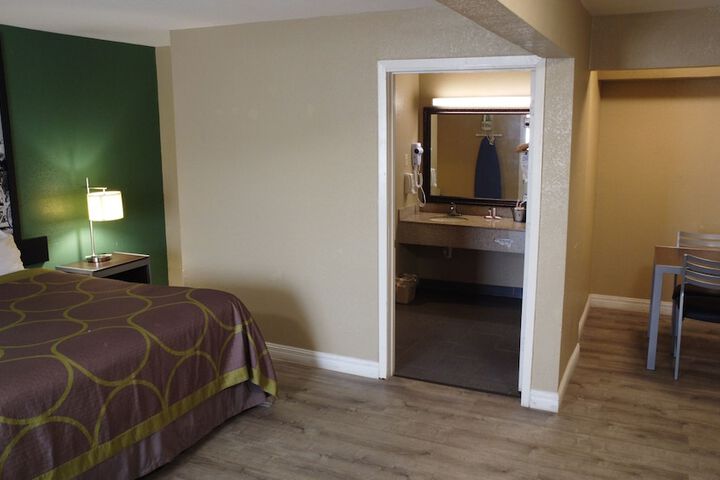 Room 15 of 36