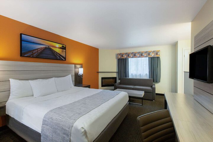 Room 9 of 22