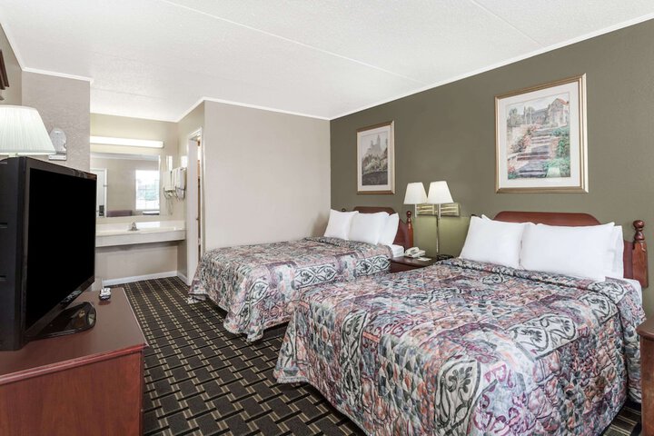 Days Inn by Wyndham Lenoir City