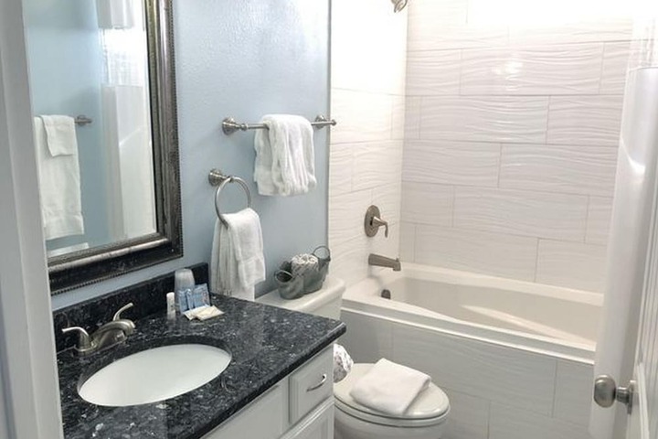 Beachgate CondoSuites and Oceanfront Resort