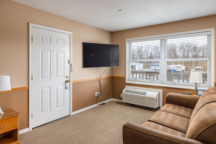 Room 210 of 279