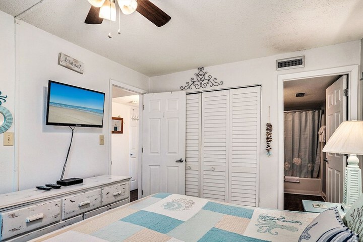 0602 Waters Edge Resort Studio Bedroom Condo by RedAwning