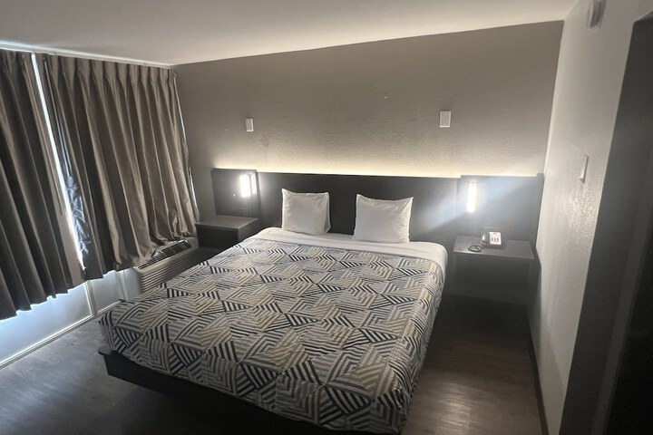 Room 39 of 48