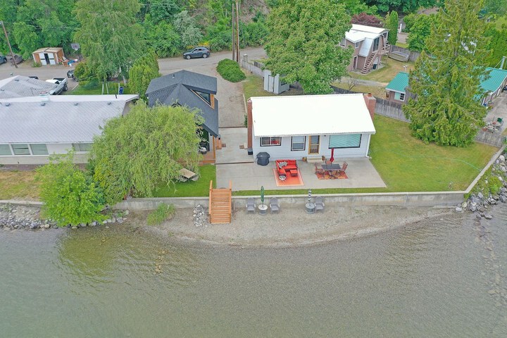 Lake Level Cabin in Oroville