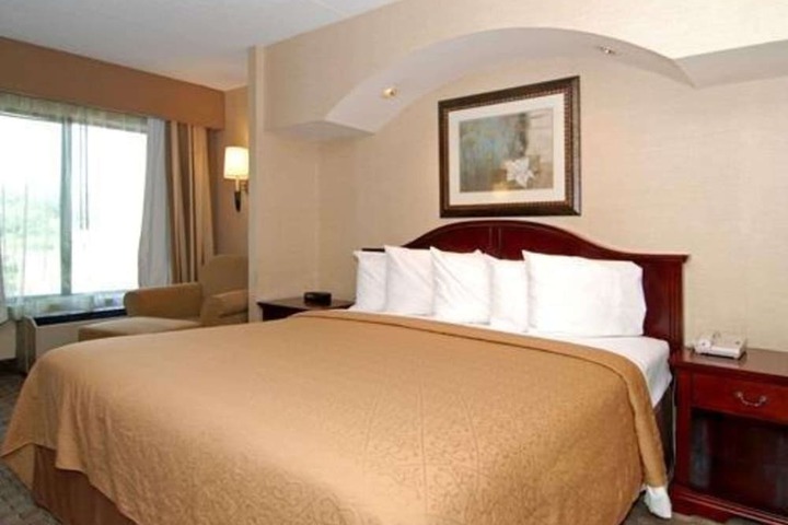 Room 4 of 16