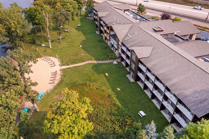 Best Western Premier The Lodge on Lake Detroit